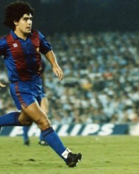  那不勒斯火力全开，马拉多纳球场见证新传奇