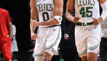  波尔多降级后首次满座，球迷高唱不离不弃  