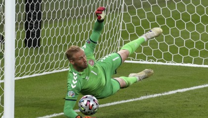  卡尔斯鲁厄后卫涉嫌违规，俱乐部启动调查程序  