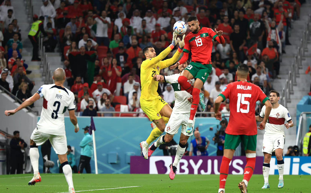  奥格斯堡紧急召回外租后卫，防线漏洞亟待修补  